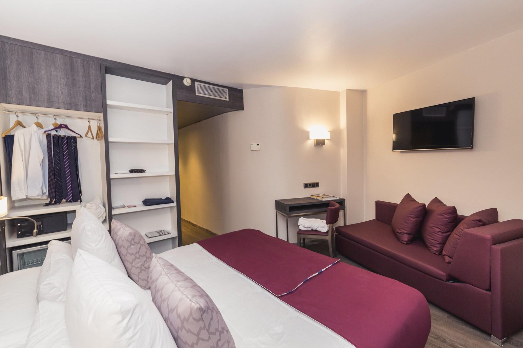 Ronda Lesseps Hotel